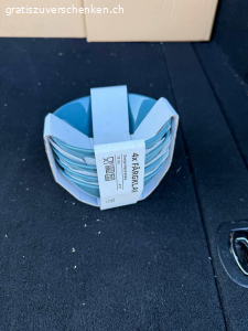 Ikea Geschirr Service originalverpackt / neu zu verschenken. Ikea Geschirr Service originalverpackt / neu zu verschenken 
Farbe blau

20 Teller gross 26cm
20 Teller klein  20cm
20 Suppen -/Pastateller 23 cm
20 Schalen 16cm
20 Schalen 12 cm
8 flache Schalen 18x30 cm
20 kleine flache Schalen 12x7cm blau mit braunem Rand
12 Tassen klein mit Unterteller
12 Tassen klein mit Unterteller
