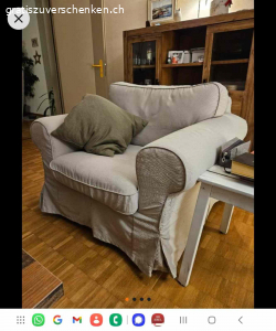 Ikea Kivik Sofa und 2 Ikea Sessel. Sofa/Sessel von Ikea beige, bequem, wenn man gerne weich sitzt.
Bezüge sind abnehm und waschbar( Sessel frisch gewaschen/ Sofa teilweise) paar  Spuren von den Katzen