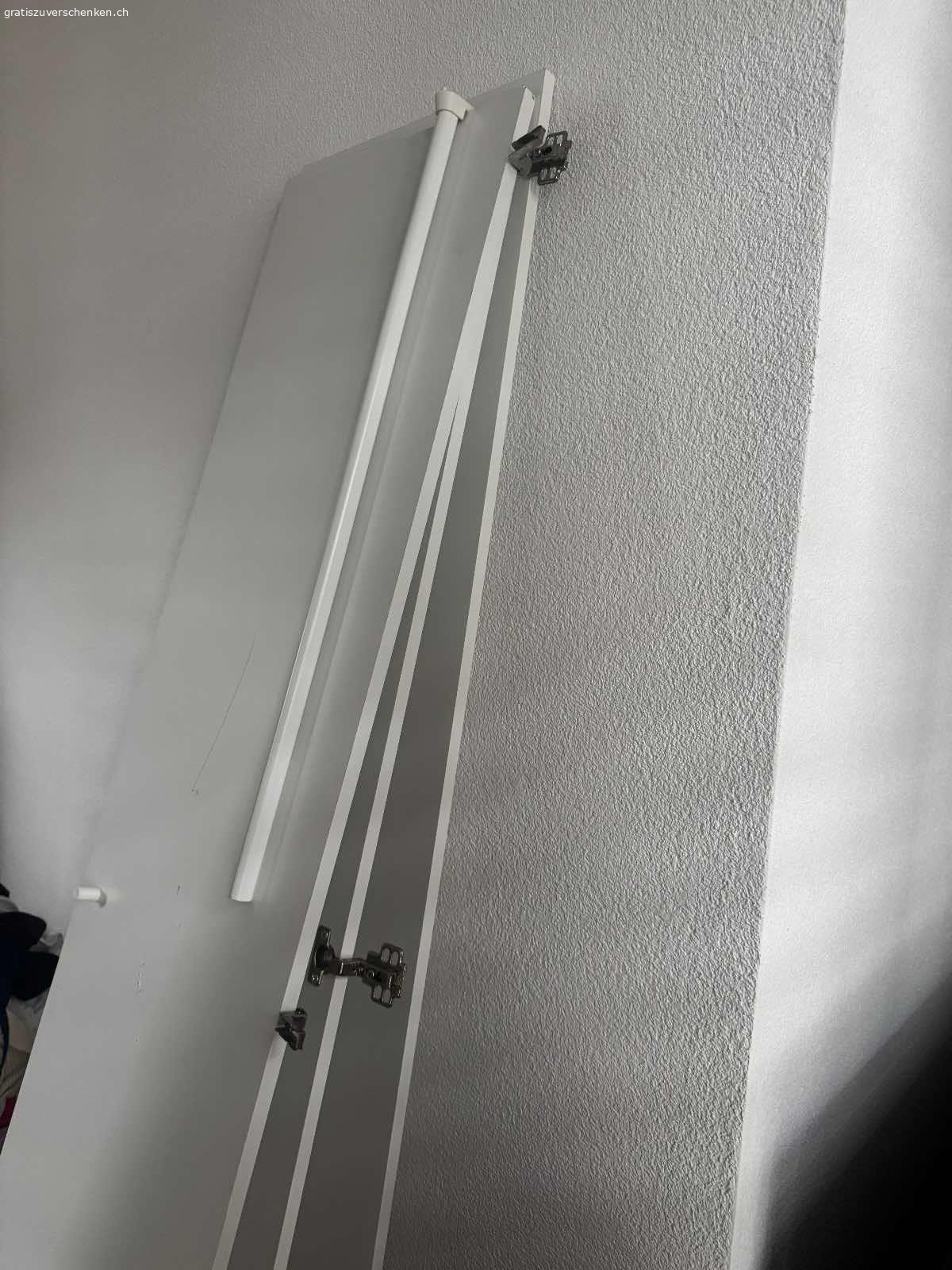 Ikea Kleiderschrank. Ikea Kleiderschrank zu verschenken.
Schon abgebaut