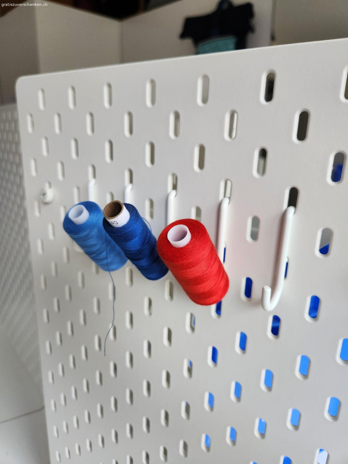 Ikea Lochplatte Organizer. 2 Lochplatten von Ikea mit Zubehör gemäss Foto.
Kleine Platte: 56 x 35 cm
grosse Platte: 56 x 75 cm

Werde es nicht verschicken