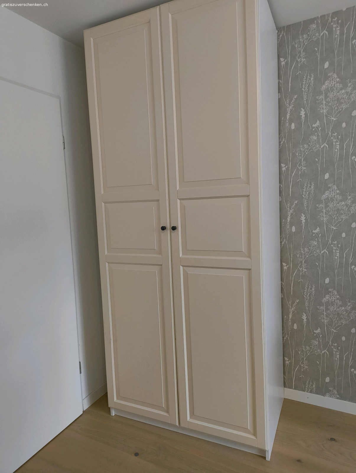 Reserviert: Ikea Pax Schrank. Pax Schrank zu verschenken. Abholung Nähe Milchbuck. muss bis Anfang März abgeholt werden. Bereits abgebaut.