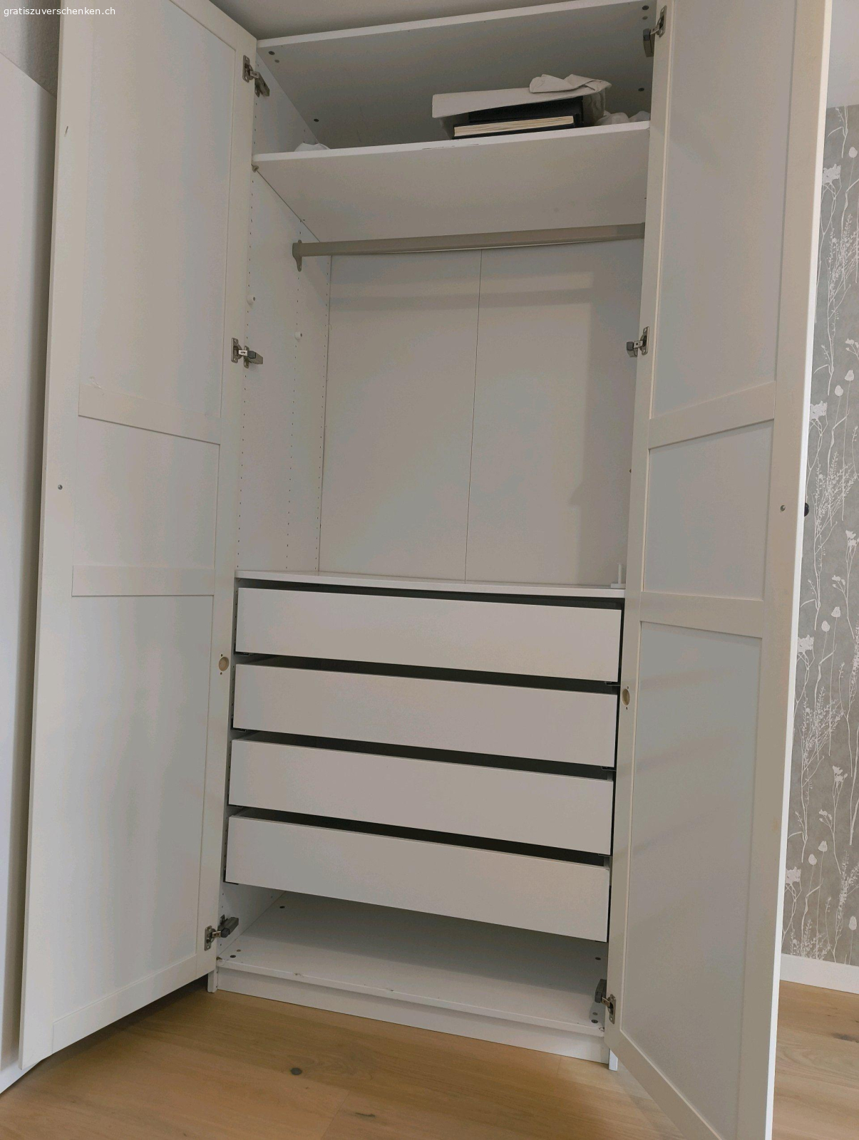 Reserviert: Ikea Pax Schrank. Pax Schrank zu verschenken. Abholung Nähe Milchbuck. muss bis Anfang März abgeholt werden. Bereits abgebaut.