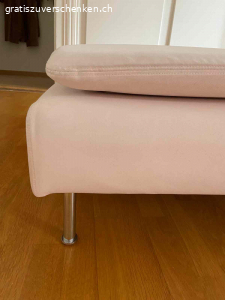 IKEA SÖDERHAMN Hocker. Im Seefeld in ZH abzuholen. Der Hocker ist cremfarben, d.h. weiss mit einem Stich ins Aprikosenfarbige. Er hat schöne silberne Füsse aus Aluminium. Der Bezug kann abgezogen und gewaschen werden.