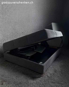 Ikea Sofa. Guterhaltenes sauberes Sofa zu verschenken inklusive grüner Überzug und drei grüne Kissen