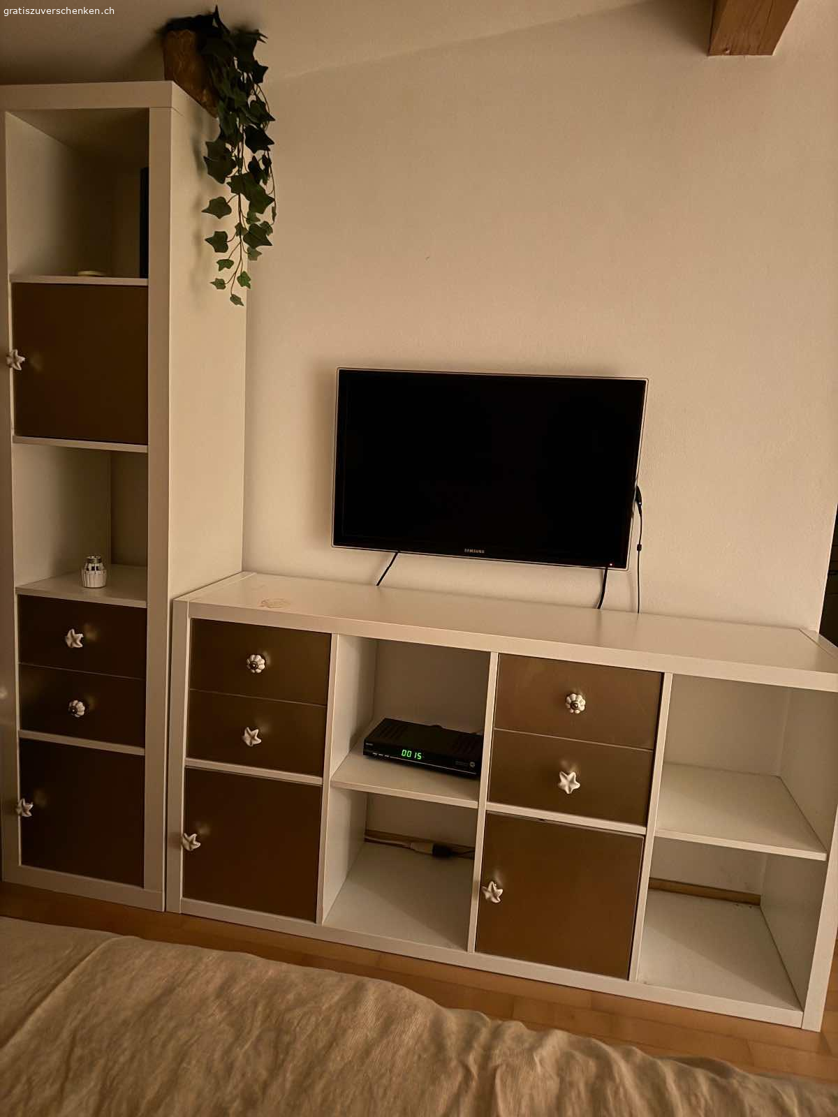 Ikeagestell. Ikeagestell
Hat auf Oberfläche ein kleiner Fleck