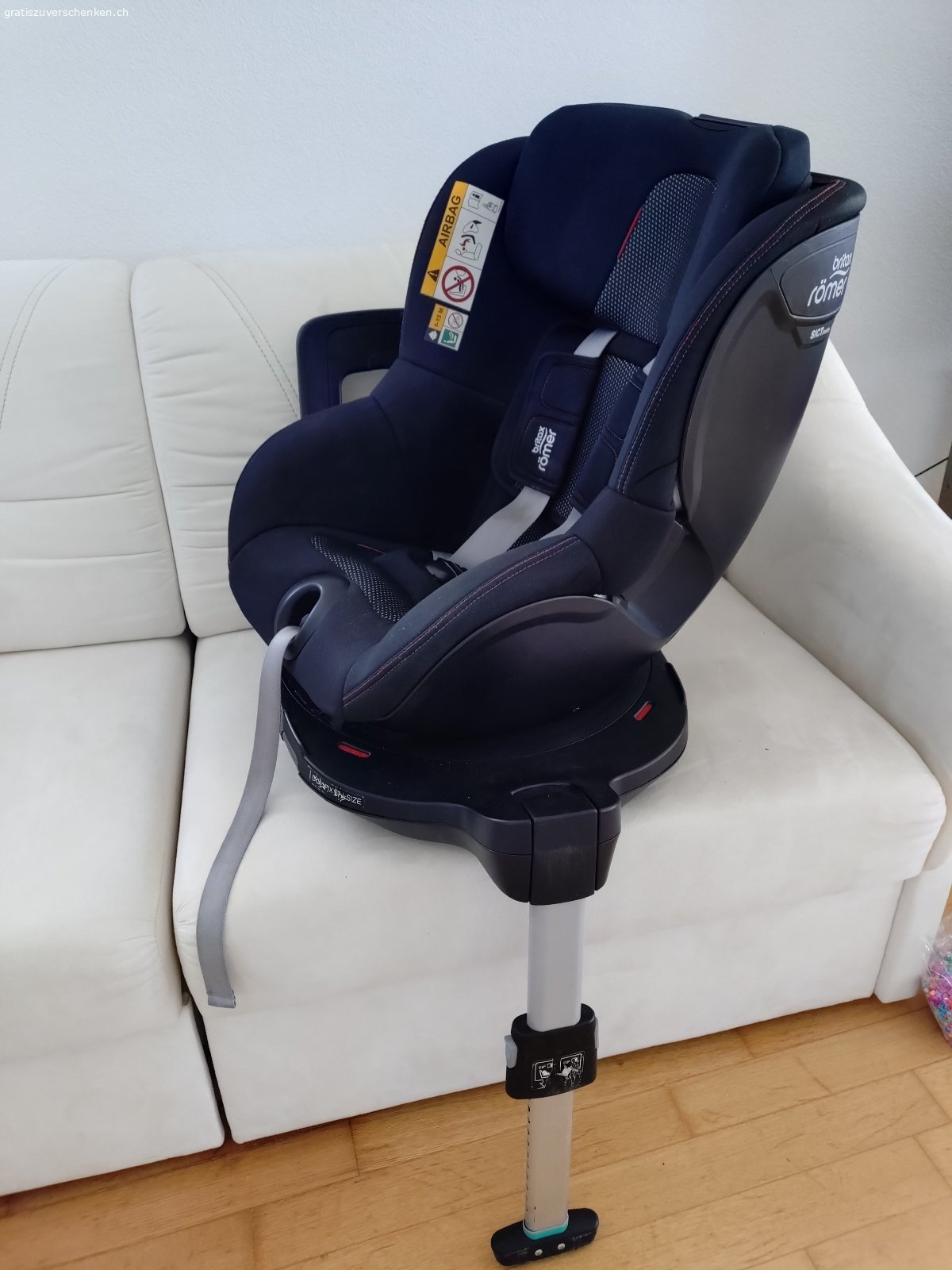 Isofix-Kindersitz bis 18 kg. Römer Kindersitz, ca. 5 Jahre alt.
61 bis 105 cm bzw. bis 18 kg.
Vorwärts- und Rückwärtsfahrt (bis 15 Monate empfohlen) möglich.
Mit Schlafposition.