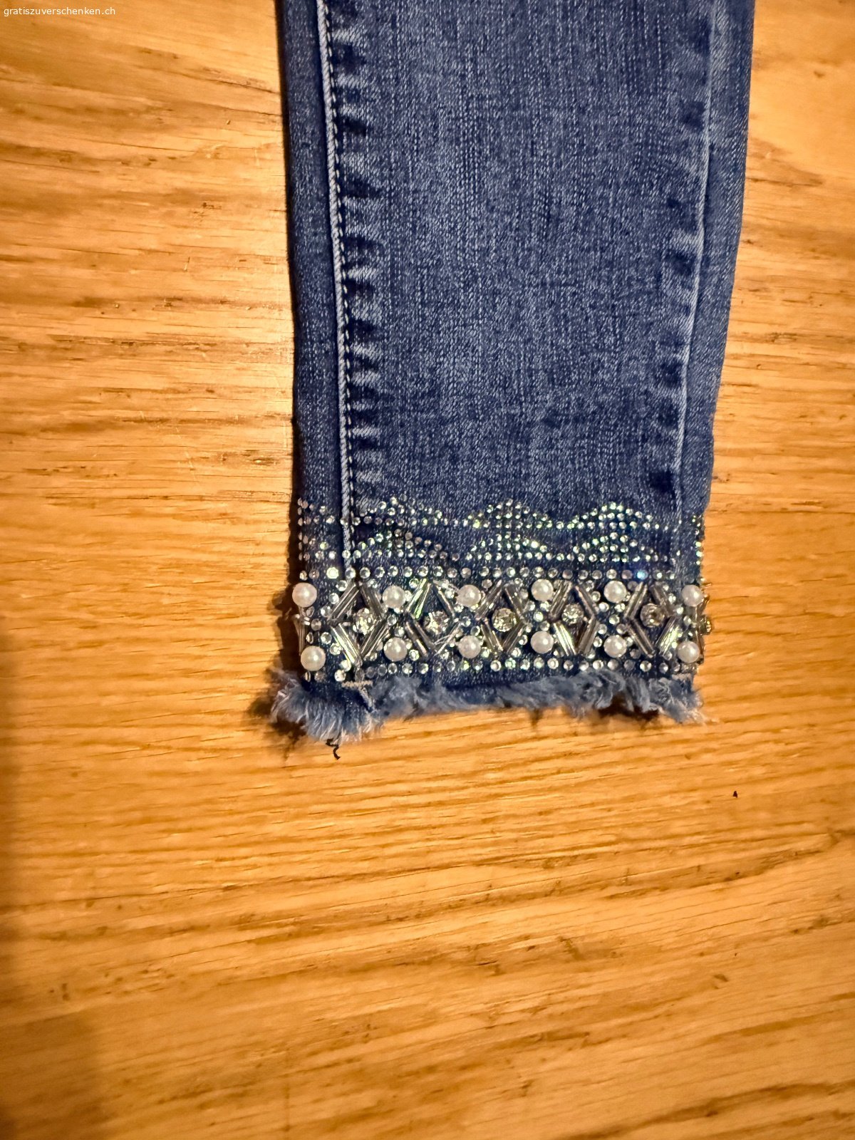 Jeans mit Glitzer Grösse M. Wenig getragen, schönes blau, Gitzerverzierung, Grösse M, Marke Chicorée