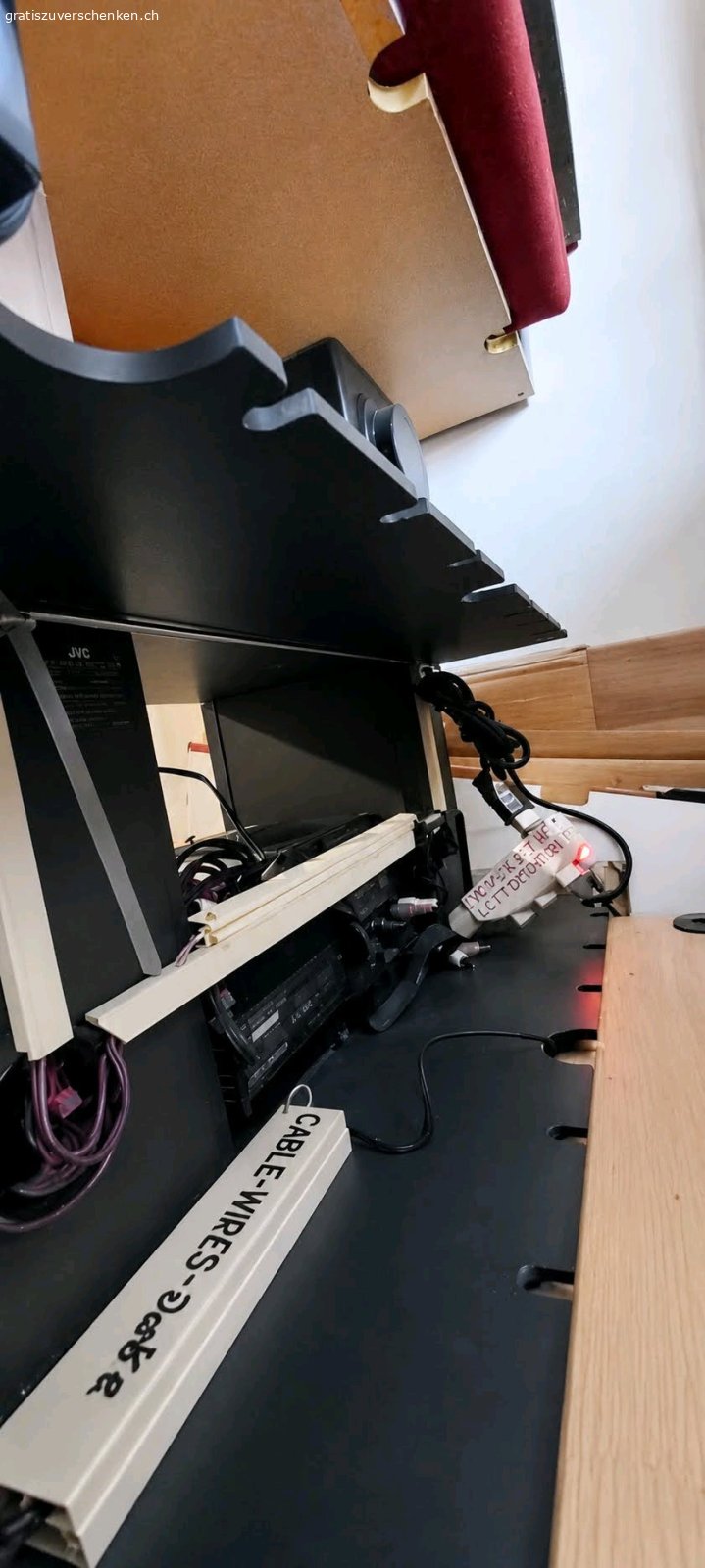JVC UX-A5 MEGABASE 1992. FM Stereo, extra starke Antenna, Kassette OK, CD dreht nicht Antriebsrieman(Gummiband) muss ersets werden, AUX:USB-C, USB, 3.5mm (ohne Bluetooth Adapter), 2 Original Lautsprecher+Extra Megabase JVC Lautsprecher. 2 Fernbedienungen.