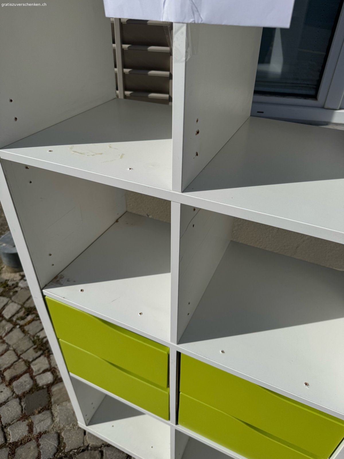 Kallax 4x2. zu verschenken 
abzuholen an der Aadorferstrasse 5, 8353 Elgg
de schneller isch de gschwinder?
sichtbare Abnutzungen