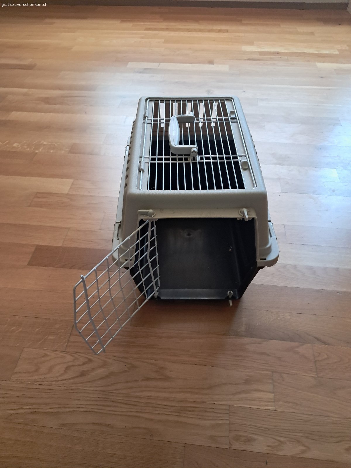Katzen-Transportbox. Gratis abzugeben Katzen-Transportbox. Muss abgeholt werden.
