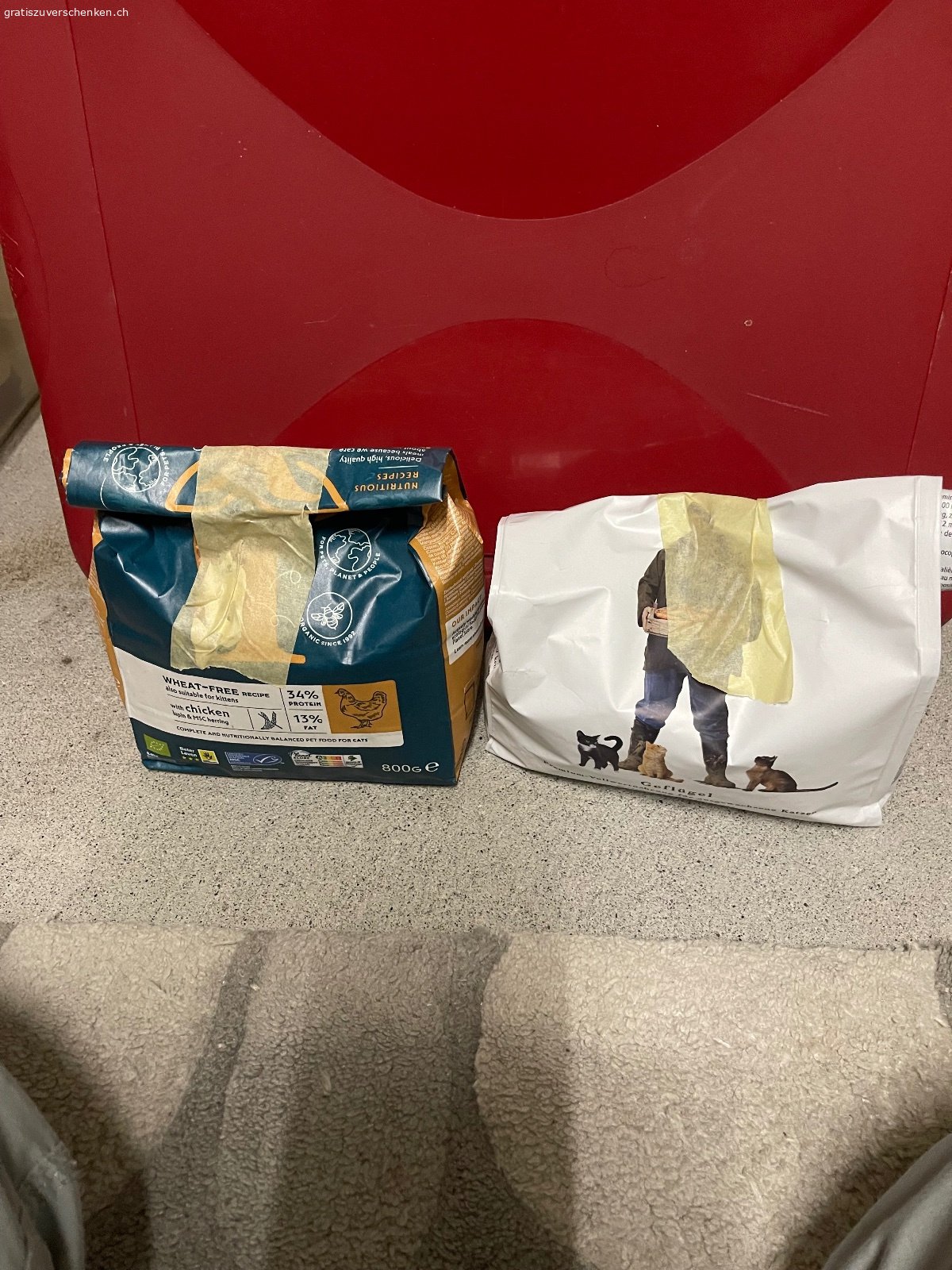 Katzenfutter Trocken und Feucht. -Katzentrockenfutter Purizon…4 verschiedene Sorten ursprünglich 400g angebrochen je 1 Portion davon entnommen
Katzentrockenfutter Yarra.. ursprünglich 800g..ca.3 Portionen davon entnommen.
-Katzentrockenfutter Defu.. ursprünglich 800g…ca.3 Portionen entnommen…
-Hill‘s Feuchtfutter Turkey 5x
-Hill‘s Feuchtfutter Chicken 5x
-Hill‘s Feuchtfutter Ocean Fish 10x
