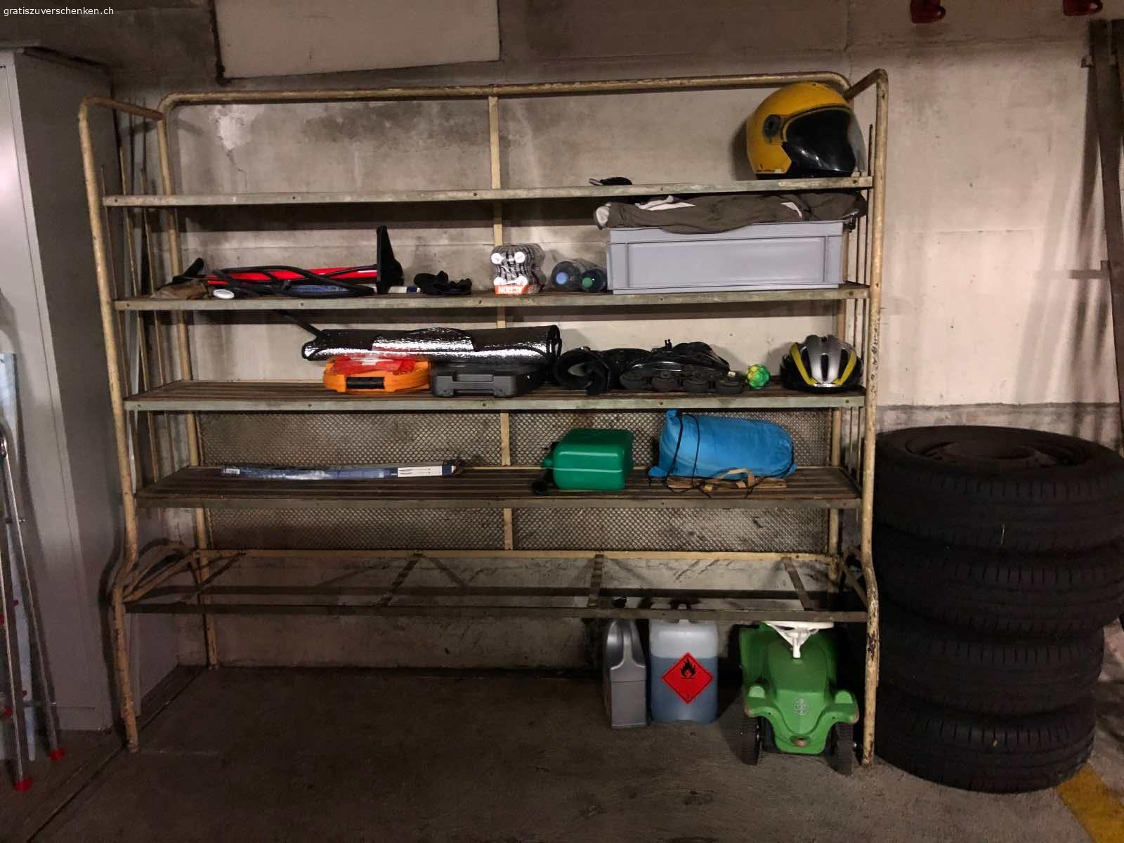 Kellergestell / Garagengestell. Ungeputzt und recht verstaubt. 
Abzuholen in Wallisellen 
200 cm breit
180 cm hoch
52 cm tief