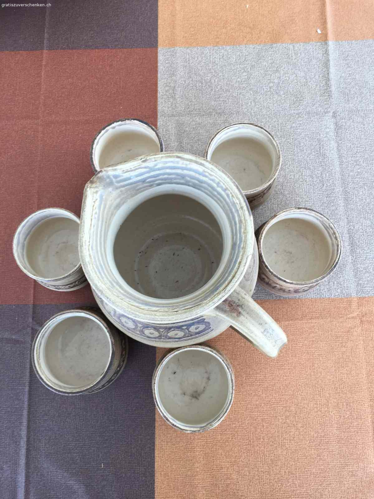 Keramikkrug mit sechs Bechern. Krug mit sechs Bechern in einwandfreiem Zustand (s. Bilder)
