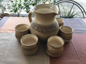 Keramikkrug mit sechs Bechern. Krug mit sechs Bechern in einwandfreiem Zustand (s. Bilder)