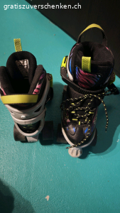 Kinder-Rollschuhe verstellbar. In der Grösse verstellbare Kinderrollschuhe. Grösse 28-32.