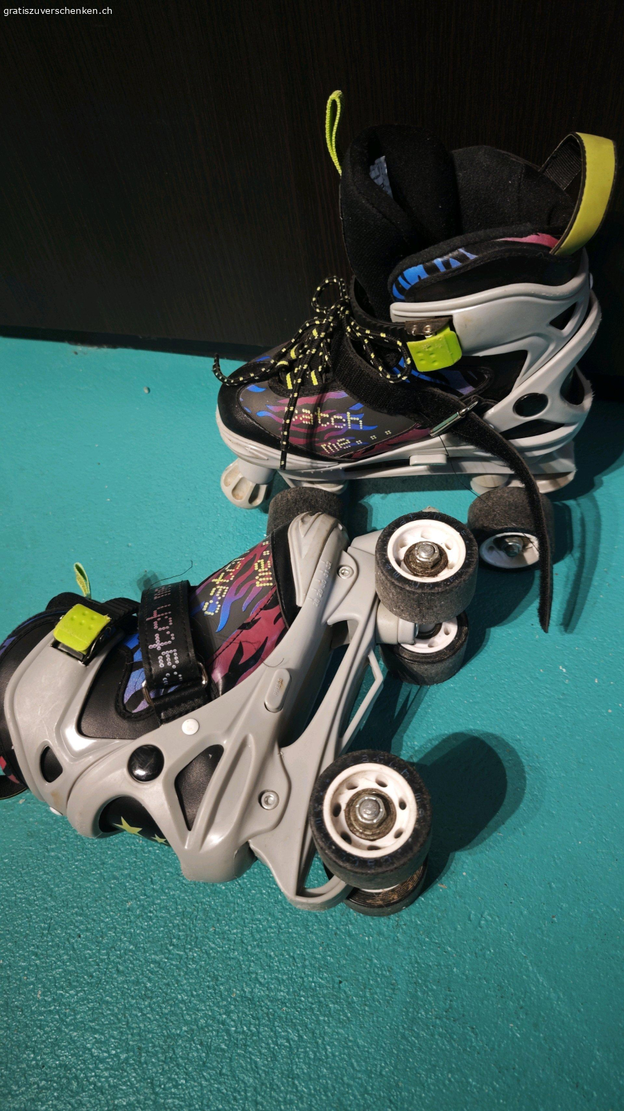 Kinder-Rollschuhe verstellbar. In der Grösse verstellbare Kinderrollschuhe. Grösse 28-32.