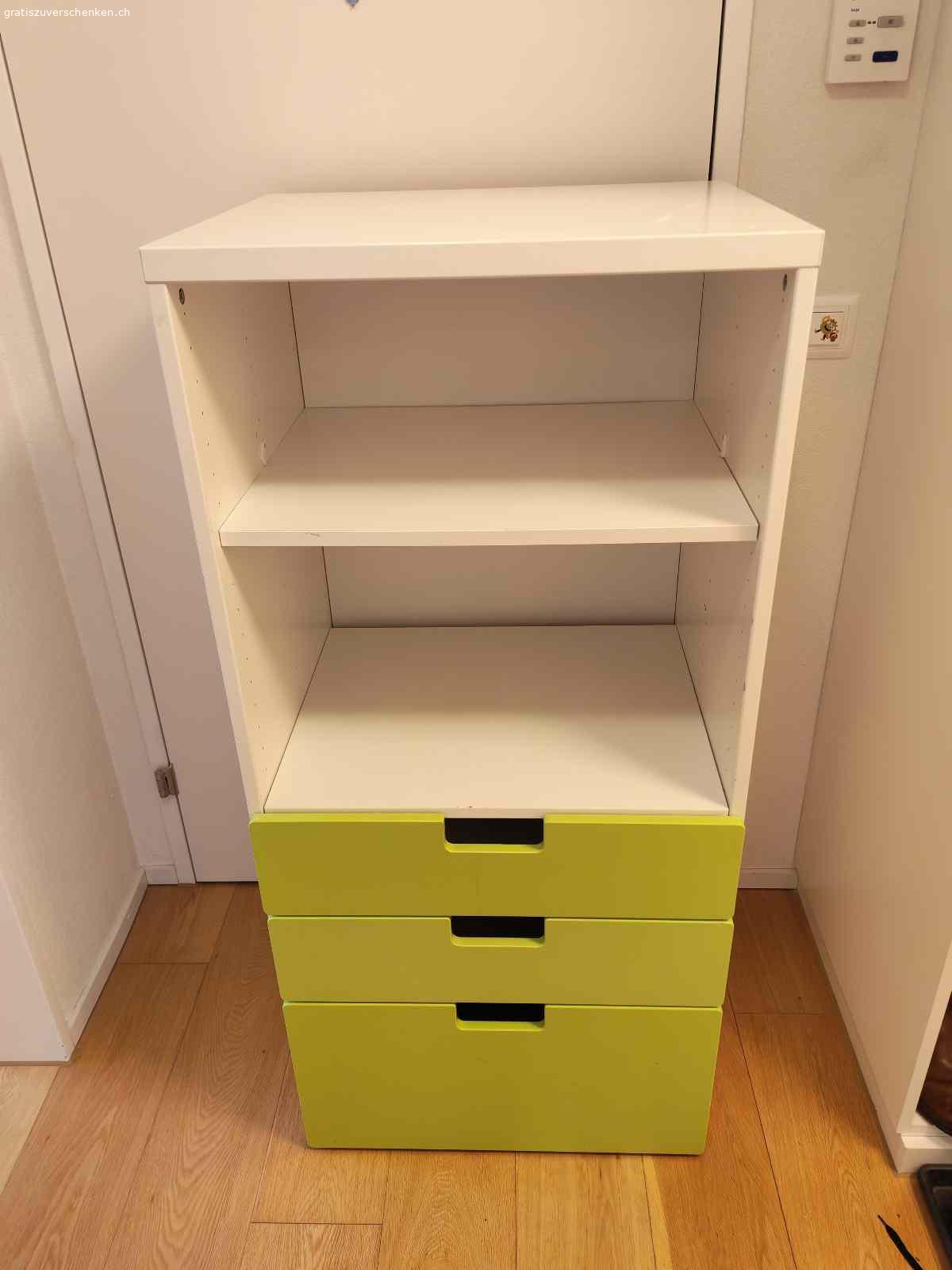 Kinder Schrank IKEA STUVA. Wir verschenken benutzten Kinder Schrank IKEA STUVA in gutem Zustand 60x49x128 cm.