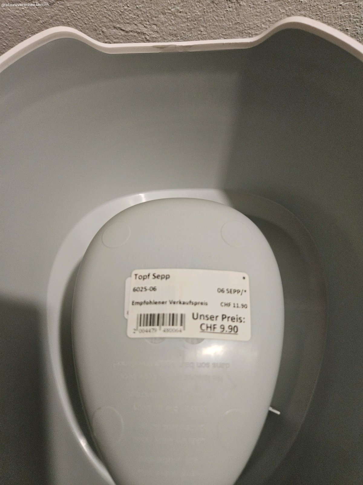 Kinder Töpfchen. Kindertöpfchen grau..
Habe ich wenig für meine Enkel gebraucht..
Keine Urinspuren etc.
Kein Versand..
Wird im Milchkasten deponiert..
Bitte schnell abholen..