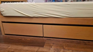 Kinderbett 90x190cm mit Stauraum. Gratis in 8057 Zürich bis 16
.September abzuholen. Mit oder ohne Matratze. 

Kinderbett 90x190cm 
Zwei grosse Schubladen / super Stauraum