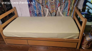 Kinderbett 90x190cm mit Stauraum. Gratis in 8057 Zürich bis 16
.September abzuholen. Mit oder ohne Matratze. 

Kinderbett 90x190cm 
Zwei grosse Schubladen / super Stauraum