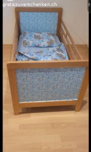 Kinderbett. Gebrauchtes Kinderbett (70x135 cm) sucht neues Zuhause! Ideal für kleine Träumer. Das Bett ist stabil und in gutem Zustand, mit normalen Gebrauchsspuren. Perfekt für die ersten Jahre. Inklusive Lattenrost.

die Matratze ist Rosshaar. kann gut ersetzt werden
werden

inkl Bettewäsche und Fixleintuch aber ohne Duved