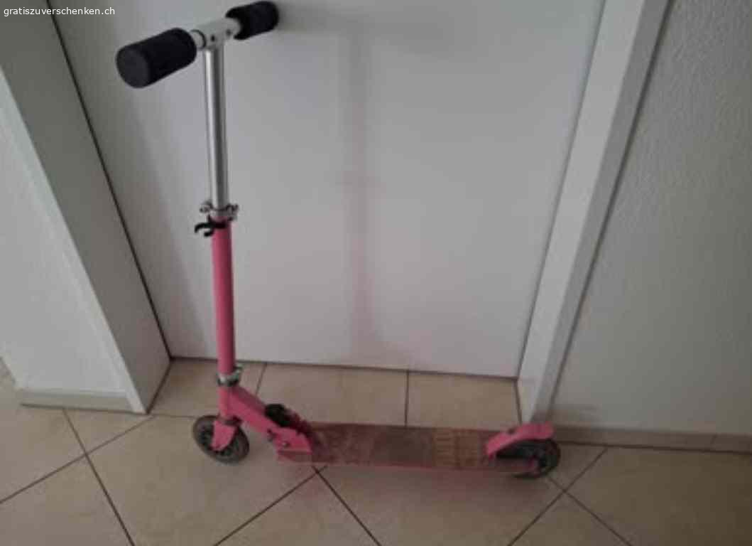 Kinderroller. Kinderroller, gratis abzugeben,
abzuholen in Beckenried (Nidwalden)