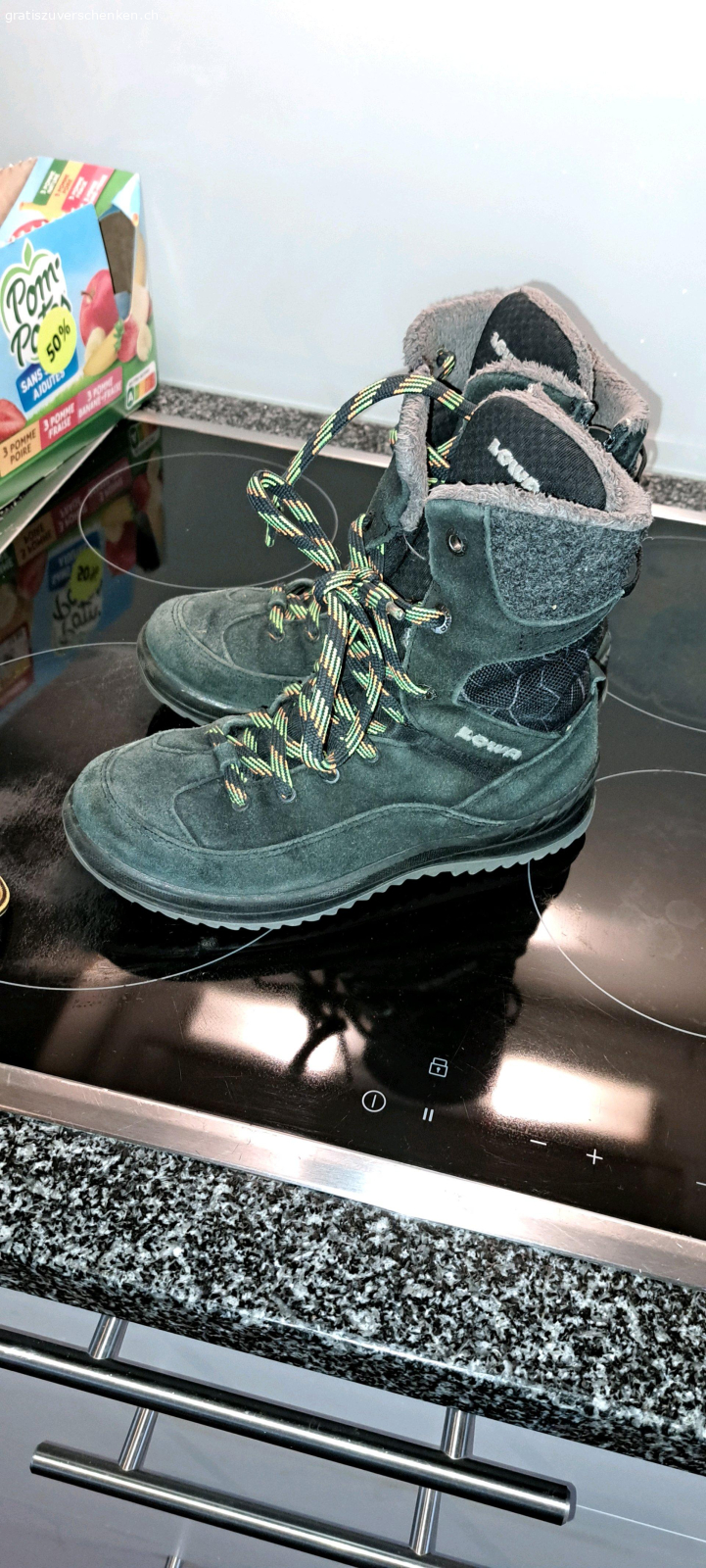 Kinderschuhe guter Zustand. beide Grösse 33
lowa für Winter,  Sketchers für Herbst

bei Versand plus Porto