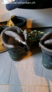 Kinderschuhe guter Zustand. beide Grösse 33
lowa für Winter,  Sketchers für Herbst

bei Versand plus Porto