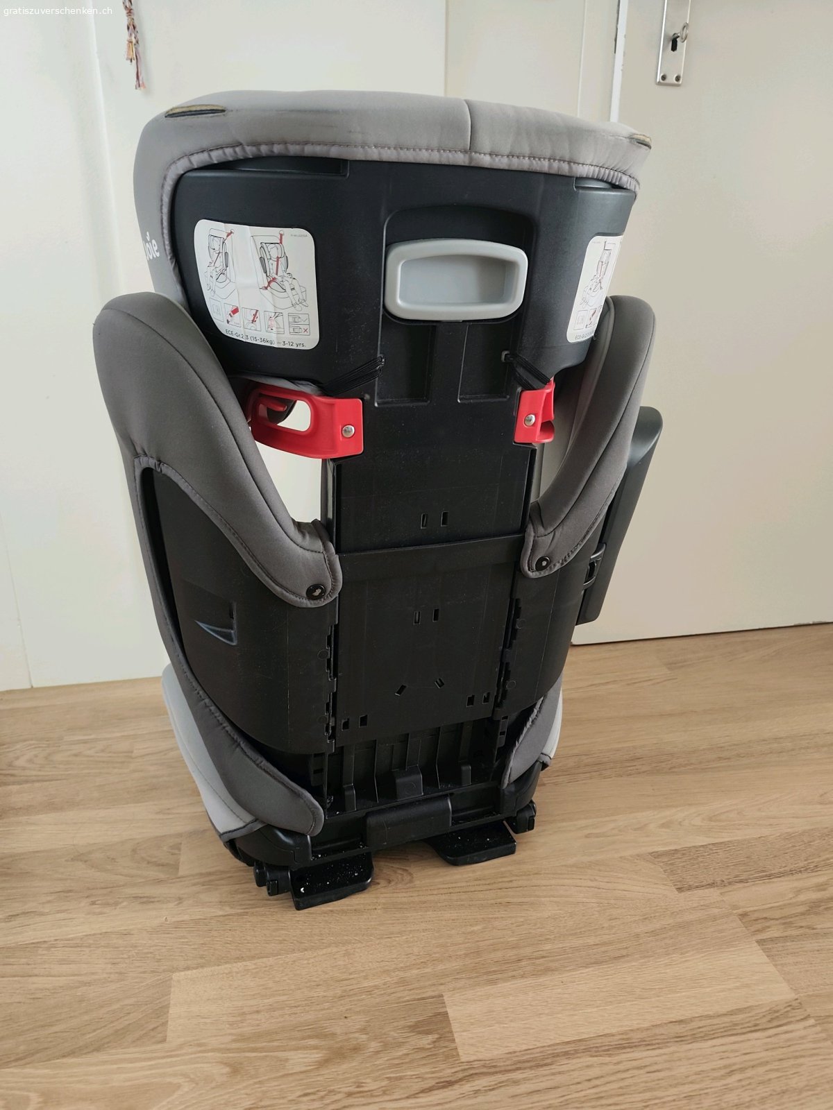 Kindersitz Joie Traver Shield. mit und ohne Isofix zu nutzen

Fangkörper vorhanden (siehe letztes Bild als Beispiel)

aus tierfreiem Nichtraucherauto

auf Wunsch mit Sitzschutz zum drunterlegen (Foto 4)
