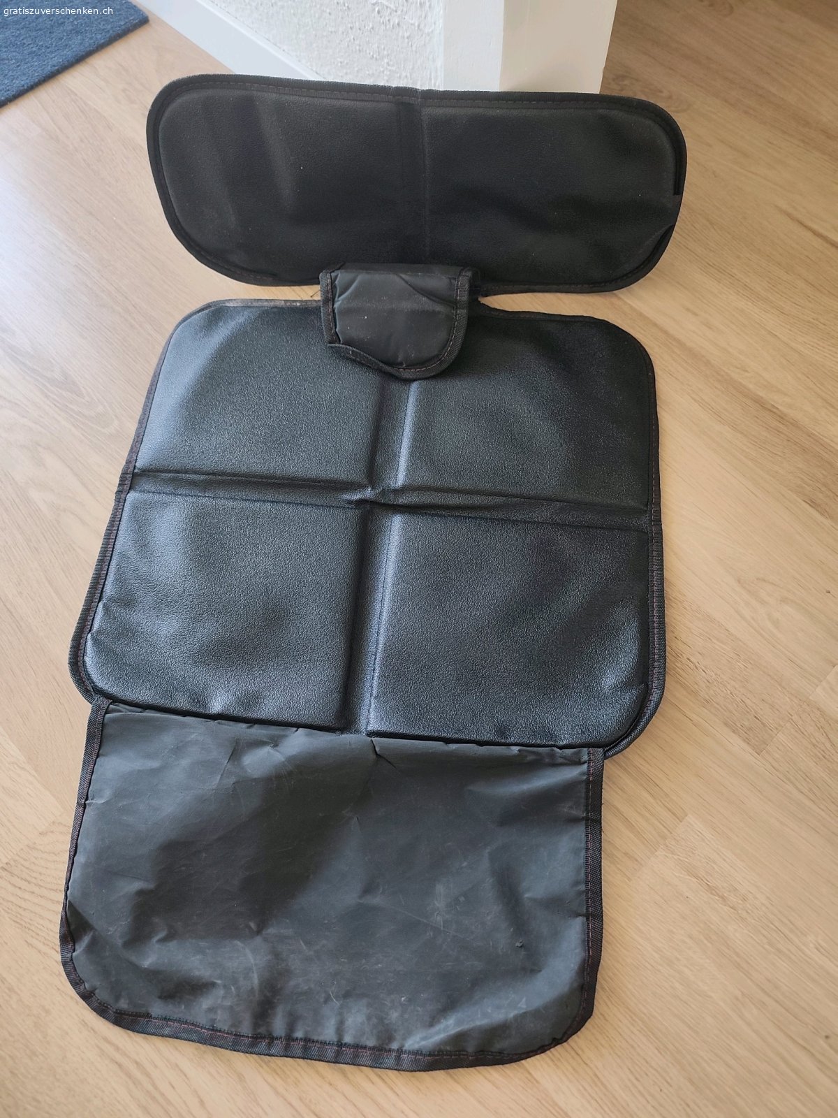 Kindersitz Joie Traver Shield. mit und ohne Isofix zu nutzen

Fangkörper vorhanden (siehe letztes Bild als Beispiel)

aus tierfreiem Nichtraucherauto

auf Wunsch mit Sitzschutz zum drunterlegen (Foto 4)
