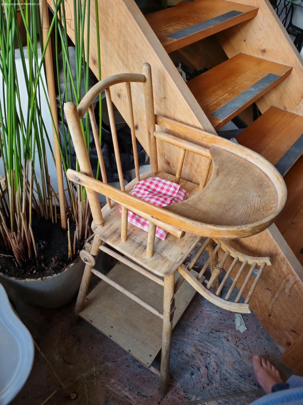 Kindersitzli aus Holz. antik  Hochsitzli,kann es auch nieder machen zum spielen