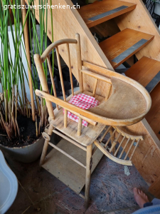 Kindersitzli aus Holz. antik  Hochsitzli,kann es auch nieder machen zum spielen