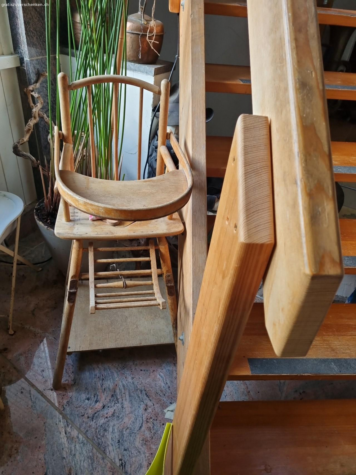 Kindersitzli aus Holz. antik  Hochsitzli,kann es auch nieder machen zum spielen