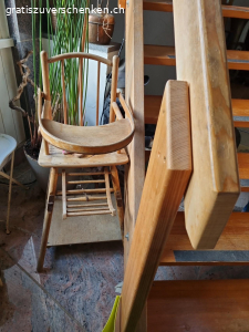 Kindersitzli aus Holz. antik  Hochsitzli,kann es auch nieder machen zum spielen