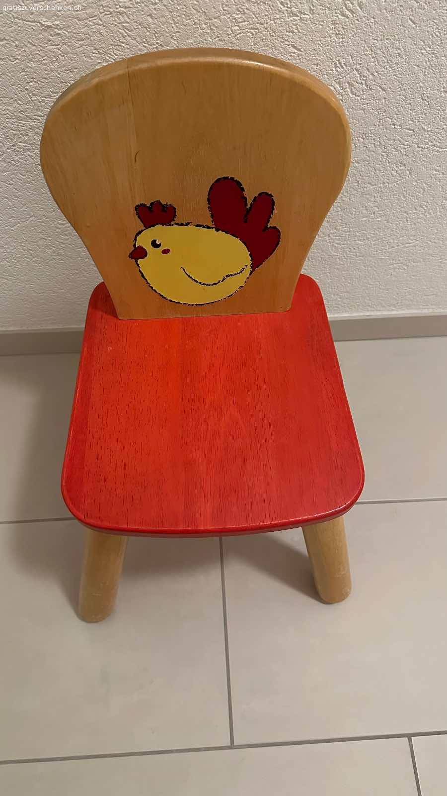 Kinderstuhl. Kleiner Holzstuhl
Höhe Sitzfläche: 30cm
Breite Sitzfläche: 30cm
Beinabstand: 40 x 40cm
Höhe Lehne: 57cm