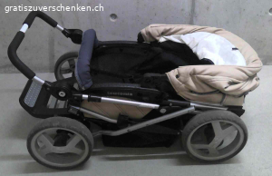 Kinderwagen / Buggy teutonia. teutonia Kinderwagen beige-blau gebraucht, vom Liege-Kinderwagen zum Buggy umfunktionierbar inkl. herausnehmbarer Liegetasche, Buggy Board und Regenschutz.

Der Griff ist höhenverstellbar und auf beide Seiten einrastbar.
