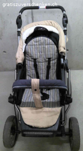Kinderwagen / Buggy teutonia. teutonia Kinderwagen beige-blau gebraucht, vom Liege-Kinderwagen zum Buggy umfunktionierbar inkl. herausnehmbarer Liegetasche, Buggy Board und Regenschutz.

Der Griff ist höhenverstellbar und auf beide Seiten einrastbar.