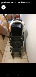 Kinderwagen mit allem drum und dran