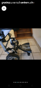 Kinderwagen mit allem drum und dran