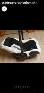 Kinderwagen mit allem drum und dran