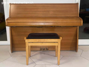 Klavier gratis abzugeben. Das Klavier unseres Sohnes wird bei uns nicht mehr benutzt und könnte jemand anderem Freude bereiten.  
Das Klavier wurde länger nicht mehr gestimmt, ist jedoch funktionstüchtig. 
Es handelt sich um ein Hofmann Klavier mit einer Renner - Mechanik (renommierte Klaviermechanik) in Nussbaum, ca. 110 cm hoch und hat im August 2016 2'000 CHF gekostet.
Wir geben das Klavier gerne kostenlos weiter, sofern die Abholung organisiert und finanziert wird. 
Bei Interesse freue ich mich über Ihre Rückmeldung.