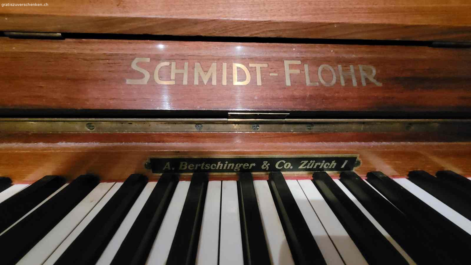 Klavier zu verschenken, Selbstabholung. Wegen Hausabräumung gebe ich gratis mein Konzertklavier in die gute Hände ab. Selbstabholung, 2 Stock ohne Lift.