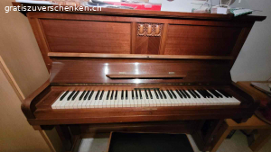 Klavier zu verschenken, Selbstabholung. Wegen Hausabräumung gebe ich gratis mein Konzertklavier in die gute Hände ab. Selbstabholung, 2 Stock ohne Lift.