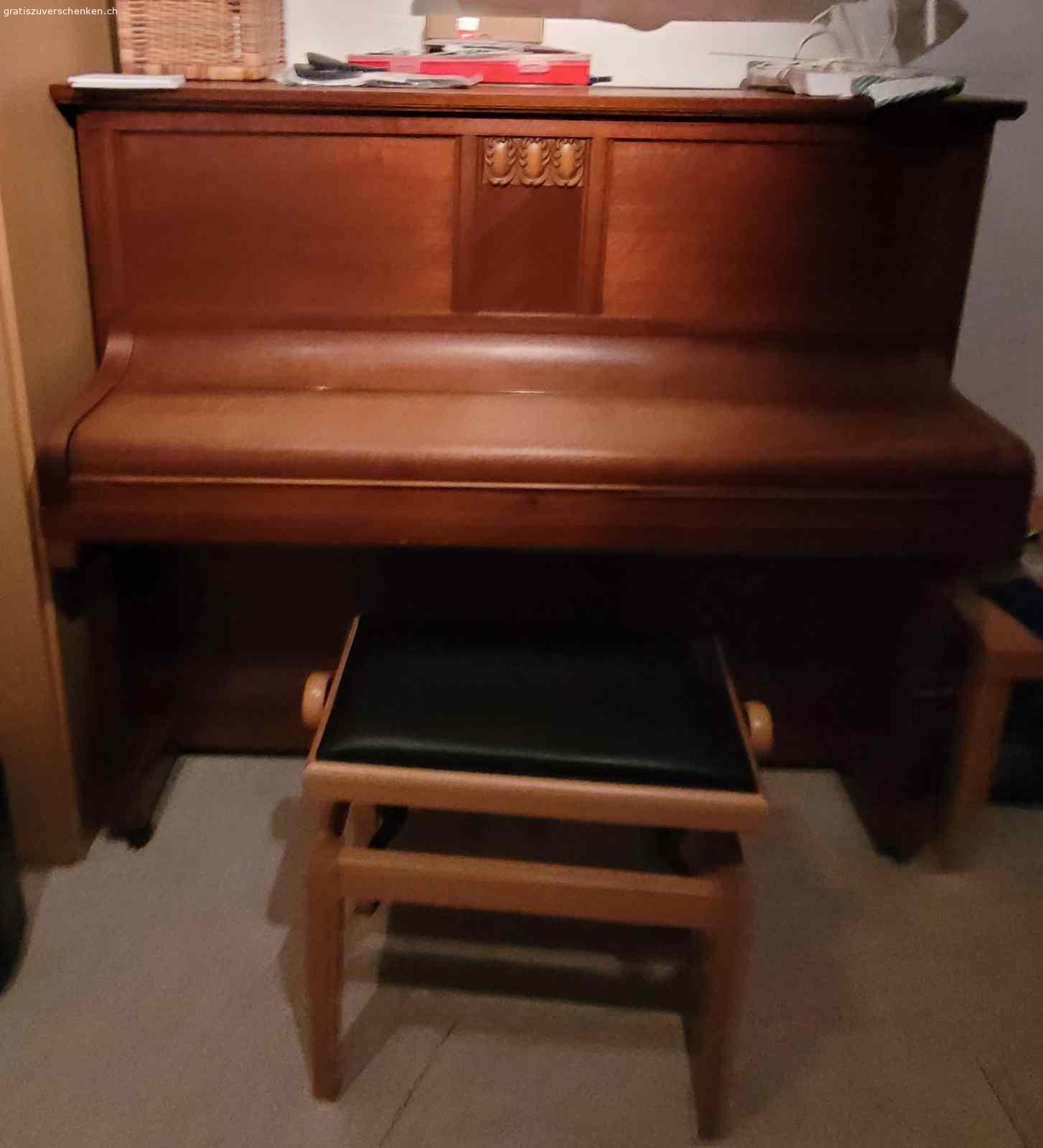 Klavier zu verschenken, Selbstabholung. Wegen Hausabräumung gebe ich gratis mein Konzertklavier in die gute Hände ab. Selbstabholung, 2 Stock ohne Lift.