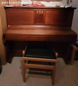 Klavier zu verschenken, Selbstabholung. Wegen Hausabräumung gebe ich gratis mein Konzertklavier in die gute Hände ab. Selbstabholung, 2 Stock ohne Lift.