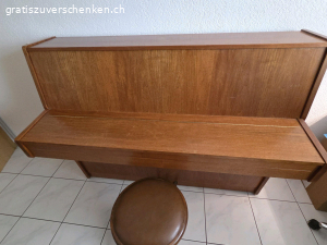 Klavier zu verschenken. Gut erhaltenes Klavier der Marke Klug&Sperl zu verschenken. Das Klavier wurde bereits länger nicht gestimmt, tönt aber nach wie vor sehr schön. Genaue Adresse wird nach erstem Kontakt bekannt gegeben.