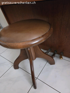 Klavier zu verschenken. Gut erhaltenes Klavier der Marke Klug&Sperl zu verschenken. Das Klavier wurde bereits länger nicht gestimmt, tönt aber nach wie vor sehr schön. Genaue Adresse wird nach erstem Kontakt bekannt gegeben.