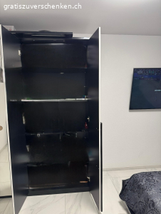 Kleiderschrank, Bettgestell, Lattenrost und Matratze