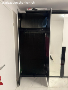 Kleiderschrank, Bettgestell, Lattenrost und Matratze