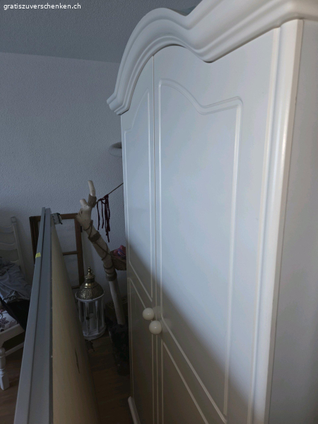 Kleiderschrank Esstisch Kommode